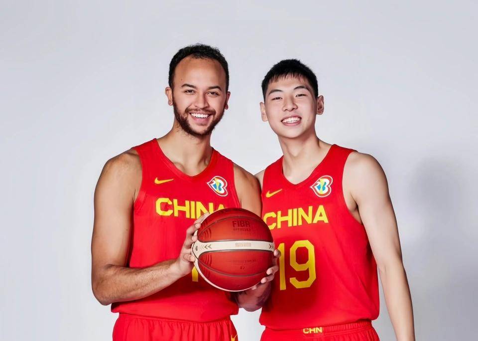 NBA官方正式公开!李凯尔国籍更新:美国